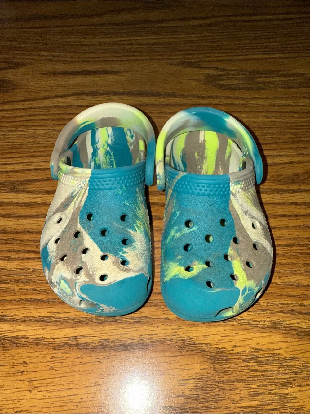 Crocs Kids Classic Marbled Clogs Marbled Teal Green Beige Shoes Size 7 Toddler